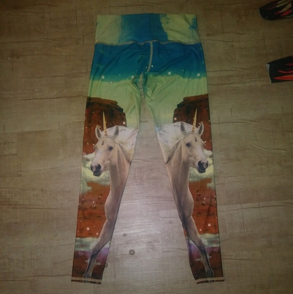 Teeki - Picture 2 of 3